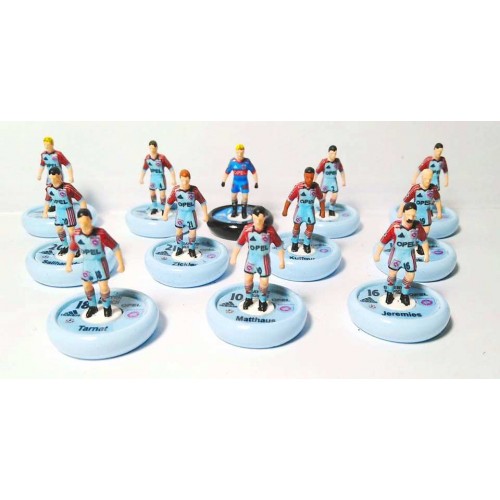 Subbuteo Andrew Table Soccer Bayern Munich 1998-99 away kit on WSB Professional bases